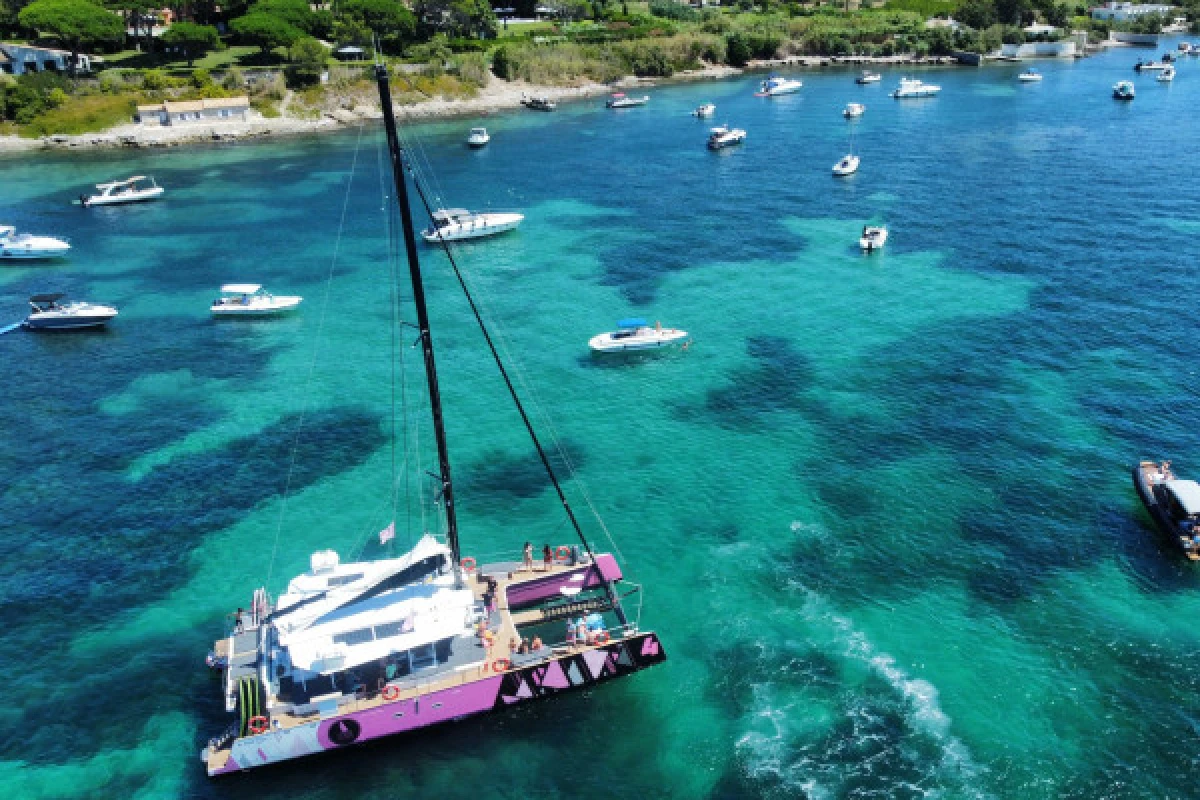 1/2 journée Catamaran Baie des Canoubiers Départ Cogolin - PROMO - Expérience Côte d'Azur