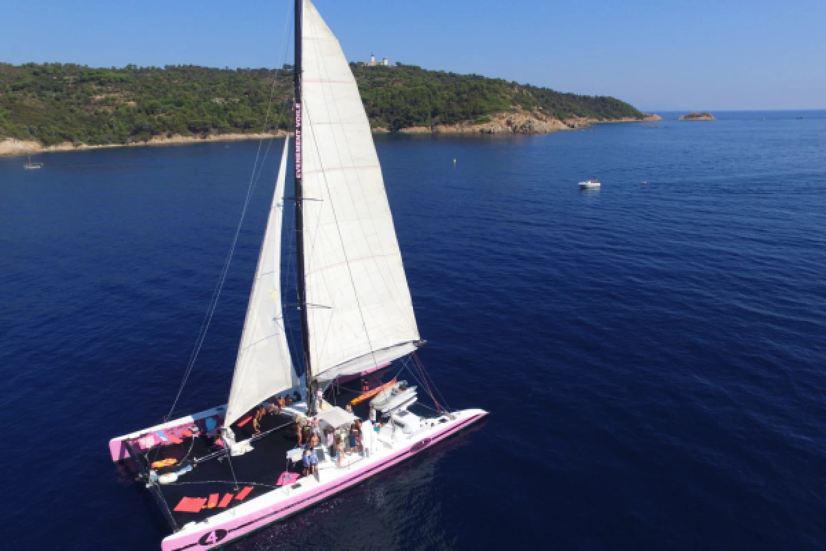 1/2 journée Catamaran Baie des Canoubiers Départ Cogolin - PROMO - Expérience Côte d'Azur