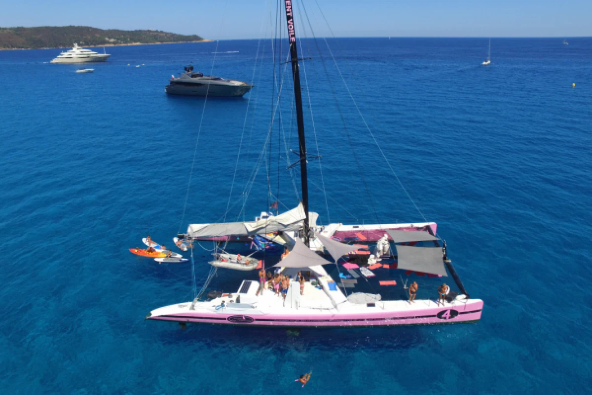 1/2 journée Catamaran Baie des Canoubiers Départ Cogolin - PROMO - Expérience Côte d'Azur