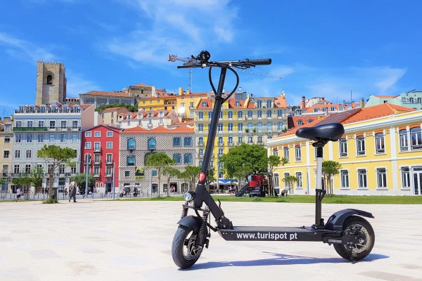 Alfama Tour by E-Scooter - Expérience Côte d'Azur