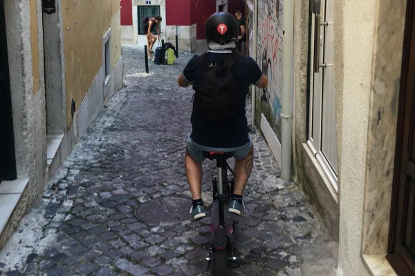 Alfama Tour by E-Scooter - Expérience Côte d'Azur