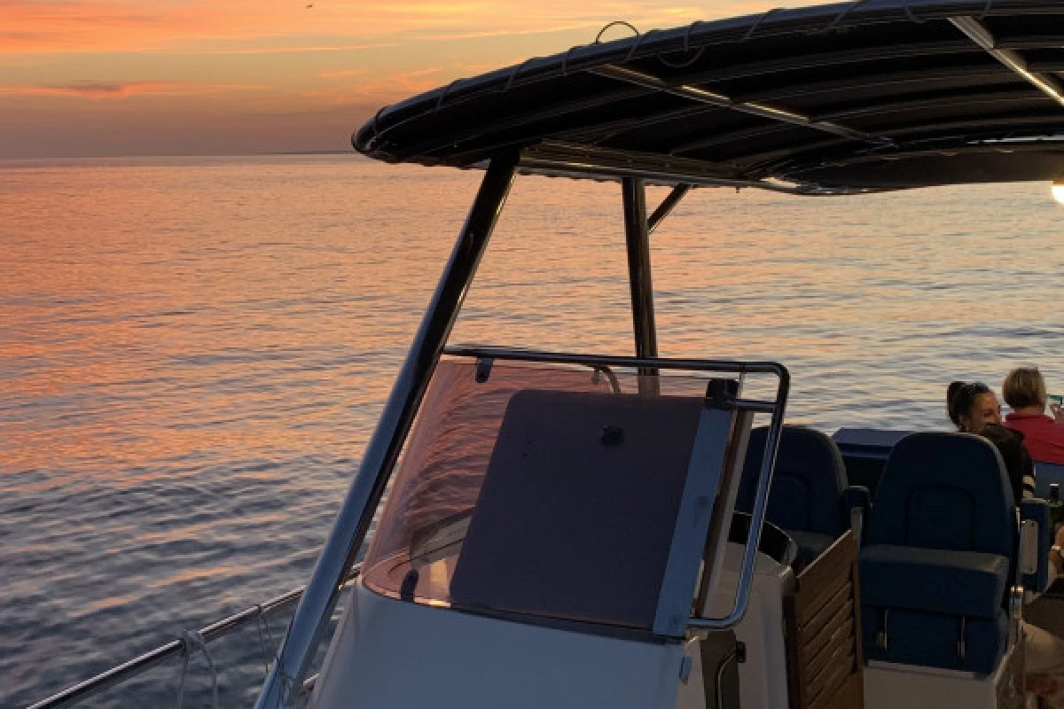 Apéro les pieds dans l'eau - Vieux Port MUCEM - Expérience Côte d'Azur