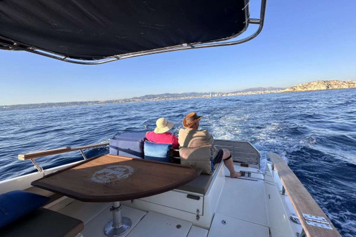 Apéro les pieds dans l'eau - Vieux Port MUCEM - Expérience Côte d'Azur