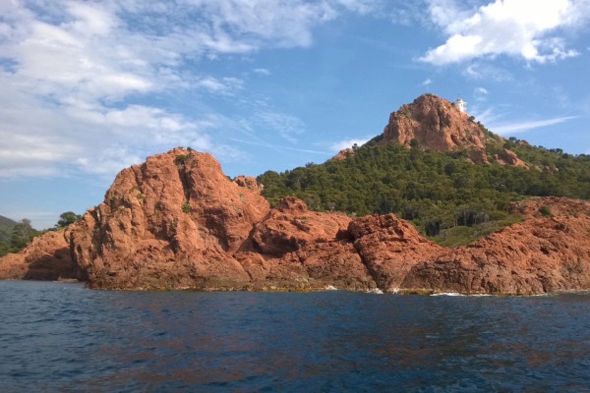 Balade privative en mer accompagnée d'un skipper - Agay - Expérience Côte d'Azur