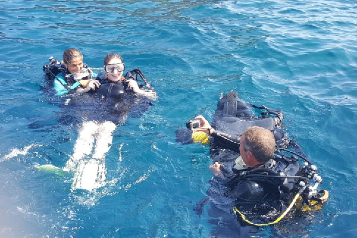 Baptême plongée sous-marine Port Fréjus - PROMO - Expérience Côte d'Azur