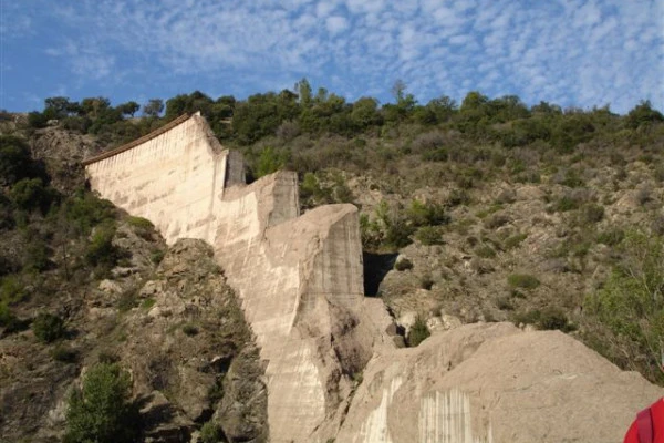 Barrage de Malpasset et aqueduc romain - Expérience Côte d'Azur