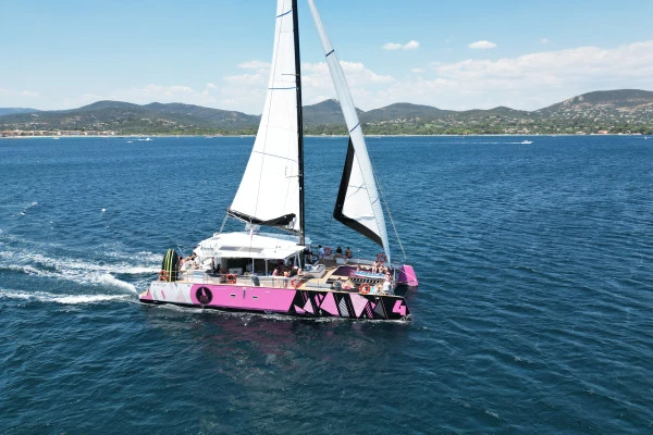 Brunch du dimanche en catamaran départ Cogolin - Expérience Côte d'Azur