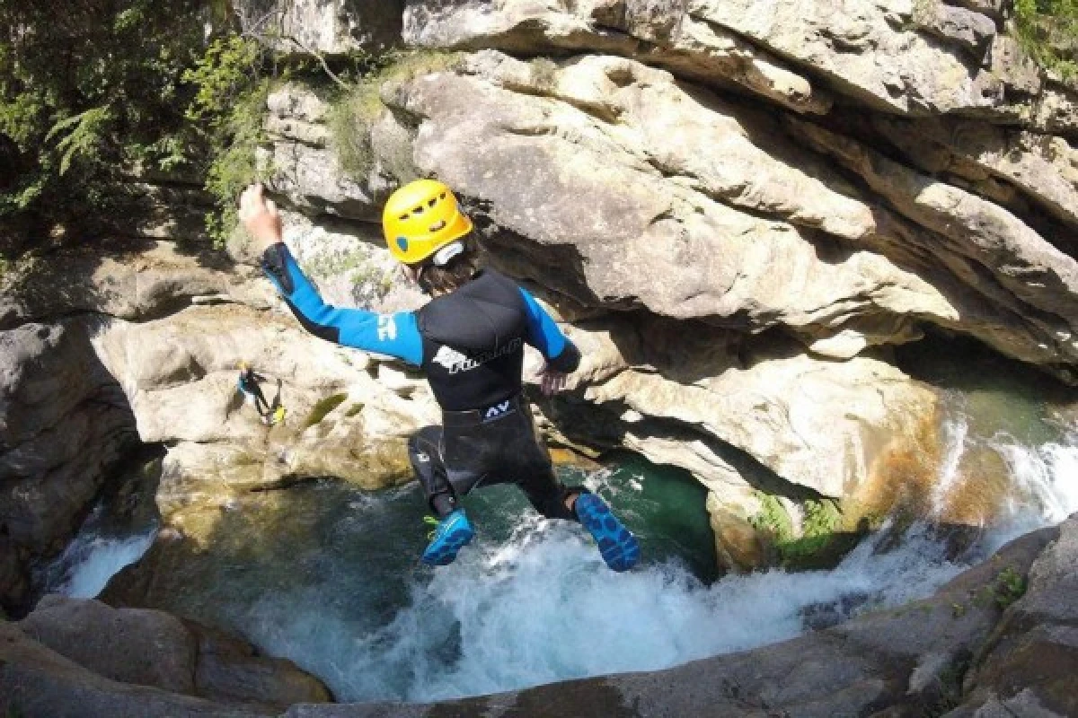 Canyoning Gorges du Loup - Niveau 2 - Expérience Côte d'Azur