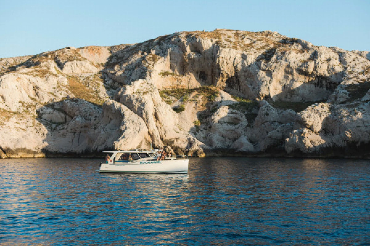 Croisière dans les calanques du Frioul avec café & baignade - Vieux Port CNTL - Expérience Côte d'Azur