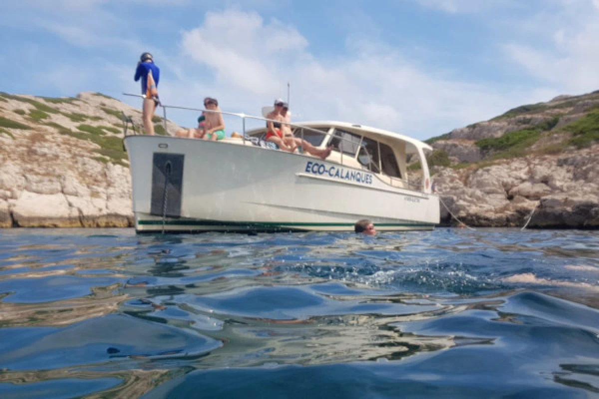 Croisière dans les calanques du Frioul avec café & baignade - Vieux Port CNTL - Expérience Côte d'Azur