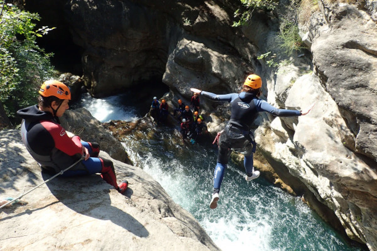 Demi-journée Canyoning  avec Rappel - Gorges du Loup - Expérience Côte d'Azur