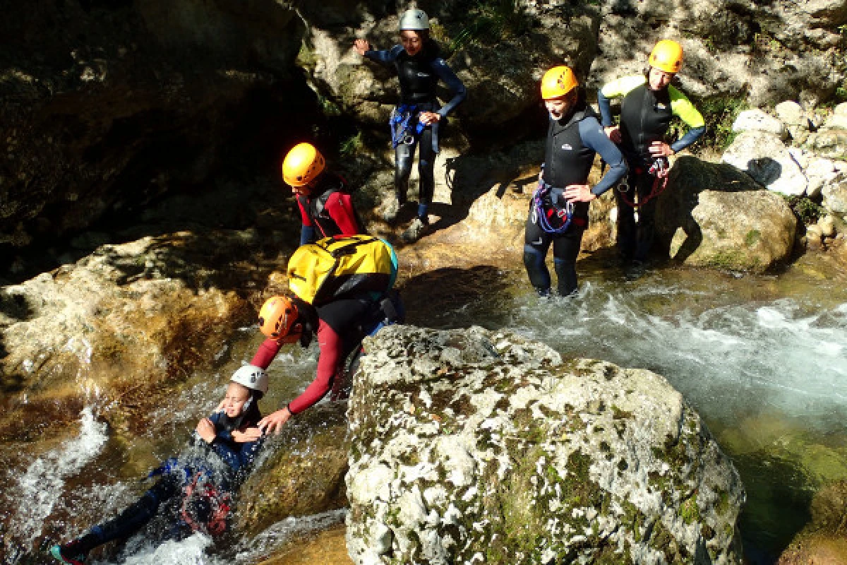 Demi-journée Canyoning  avec Rappel - Gorges du Loup - Expérience Côte d'Azur