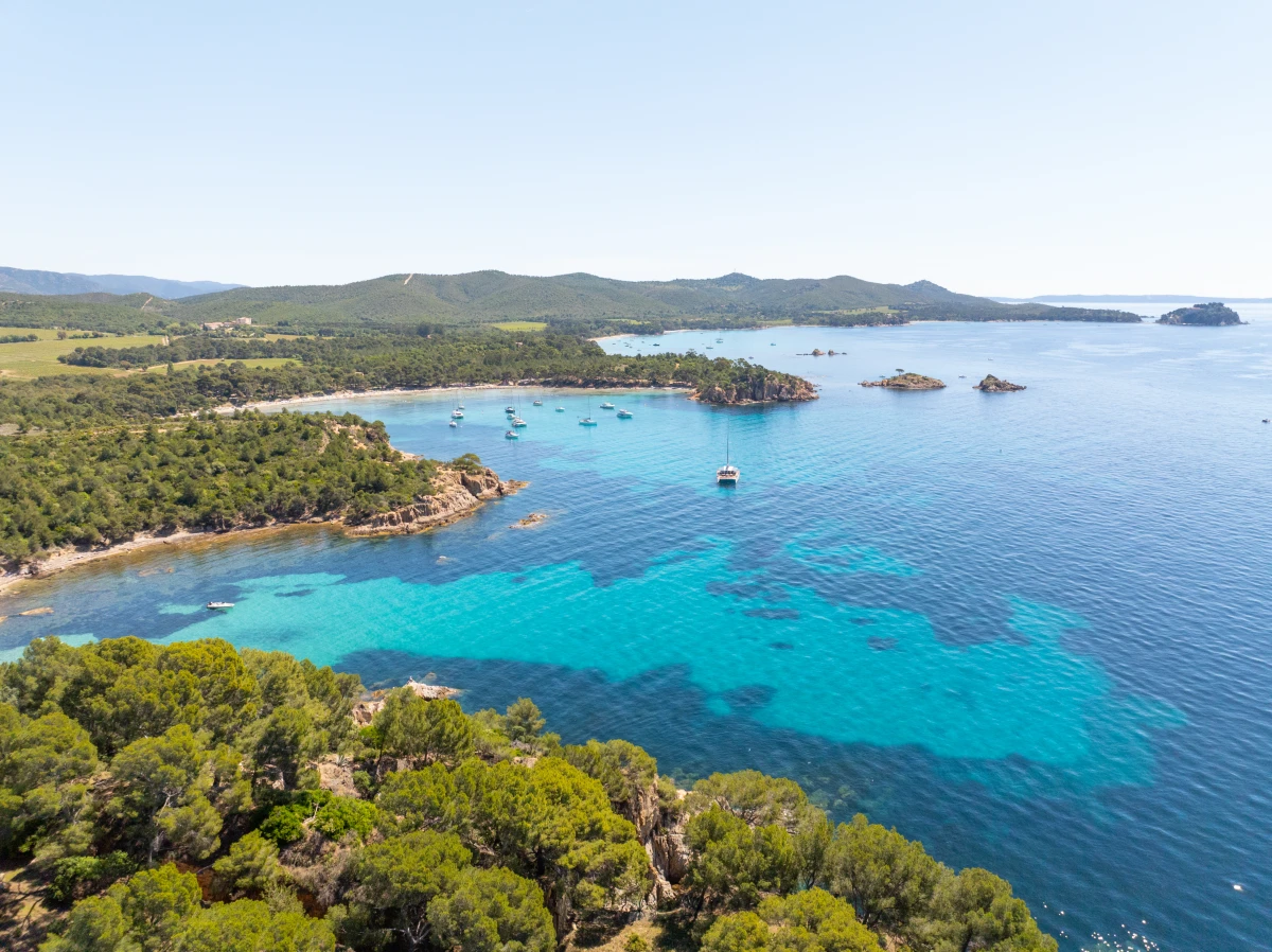 Catamaran Hyères - Brunch en mer - Littoral Hyérois - Expérience Côte d'Azur