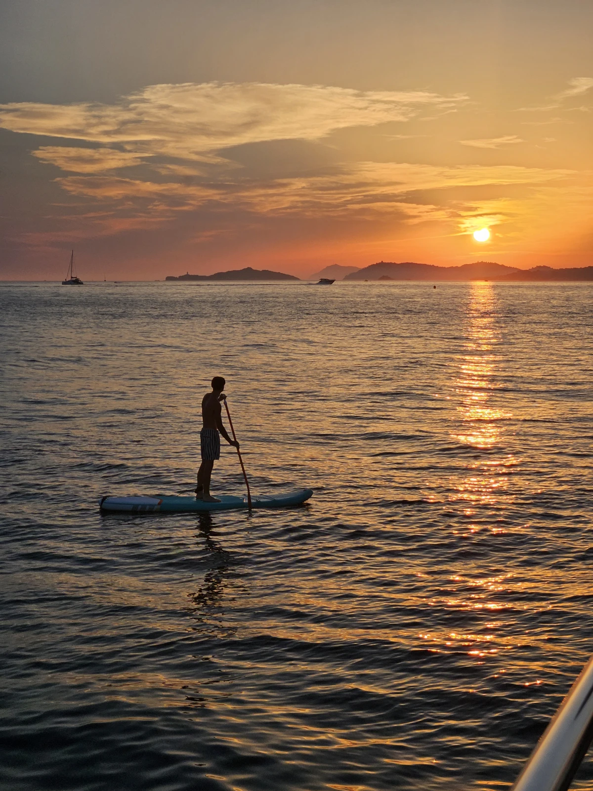 Balade catamaran hyères - Coucher de soleil presqu'île de Giens - Expérience Côte d'Azur