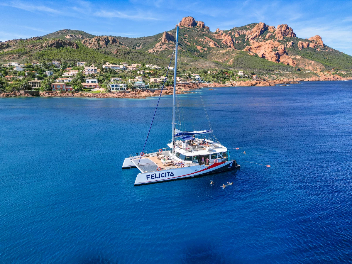 Sortie catamaran départ St Raphaël - Journée + repas - Estérel & Iles de Lérins - PROMO - Expérience Côte d'Azur