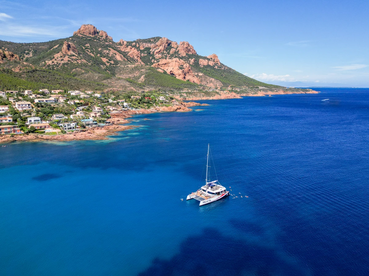 Catamaran St Raphaël - Brunch en mer - Les calanques de l'Estérel - PROMO - Expérience Côte d'Azur