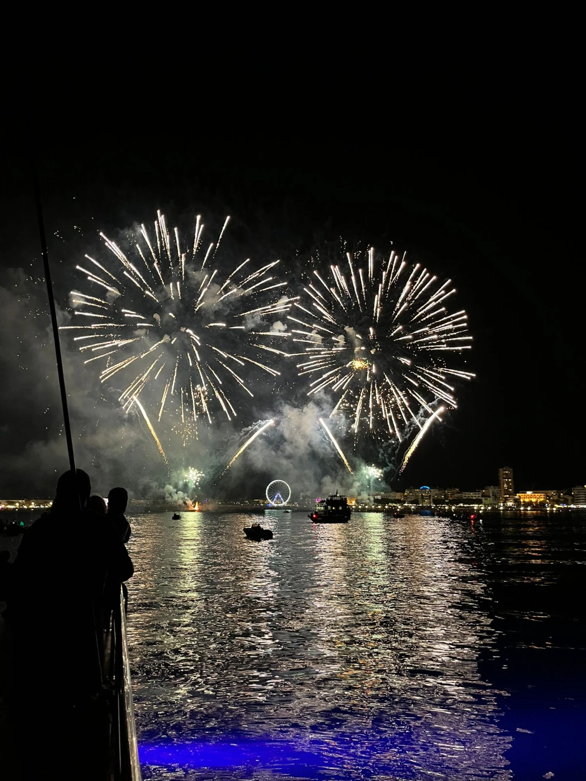 Sortie Catamaran - départ St Raphaël - Feu d'Artifices - Expérience Côte d'Azur