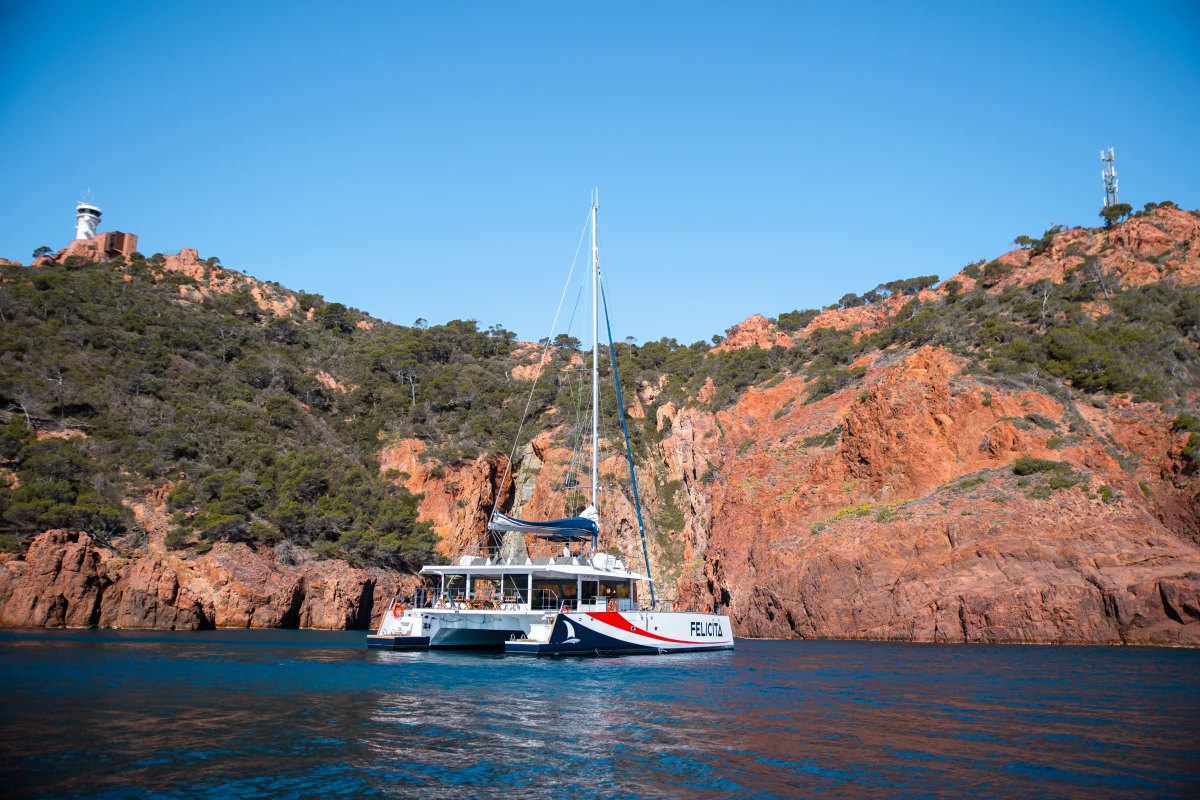 Catamaran- départ St Raphaël - Visite Guidée du Littoral - Expérience Côte d'Azur