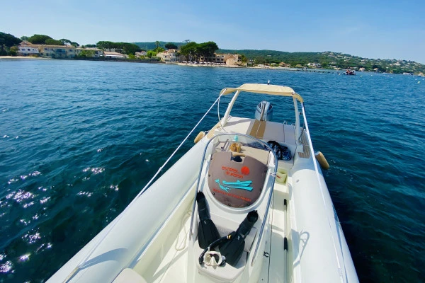 Privatisation bateau journée -Excursion en mer et snorkeling vers Saint Tropez - Expérience Côte d'Azur