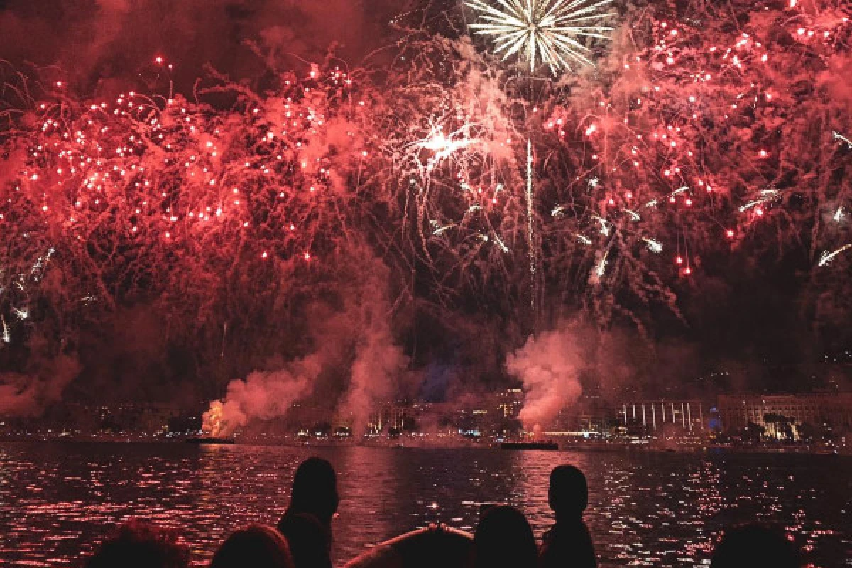 Feu d'artifice en mer à Cannes - Expérience Côte d'Azur