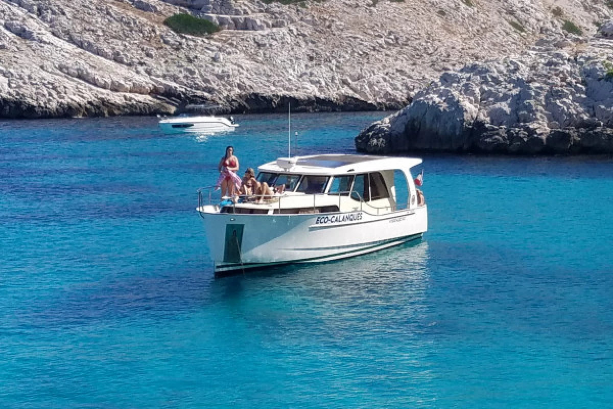 Croisière dans le Parc National des Calanques en demi-journée - Vieux Port CNTL - Expérience Côte d'Azur