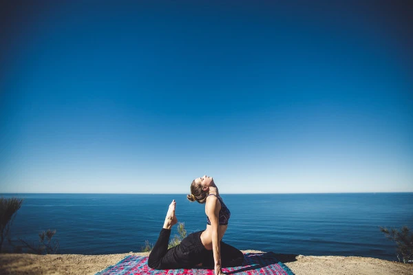 Hatha flow yoga à Sainte Maxime - Expérience Côte d'Azur