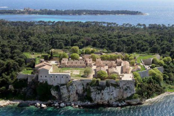Billets navette Iles de Lérins - Cannes à l'Ile Sainte Marguerite  A/R- PROMO - Expérience Côte d'Azur