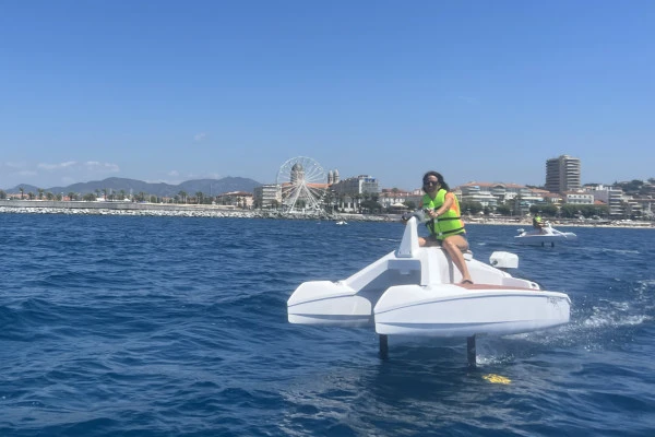 Insolite : Volez sur l'eau avec l'overboat électrique - Expérience Côte d'Azur
