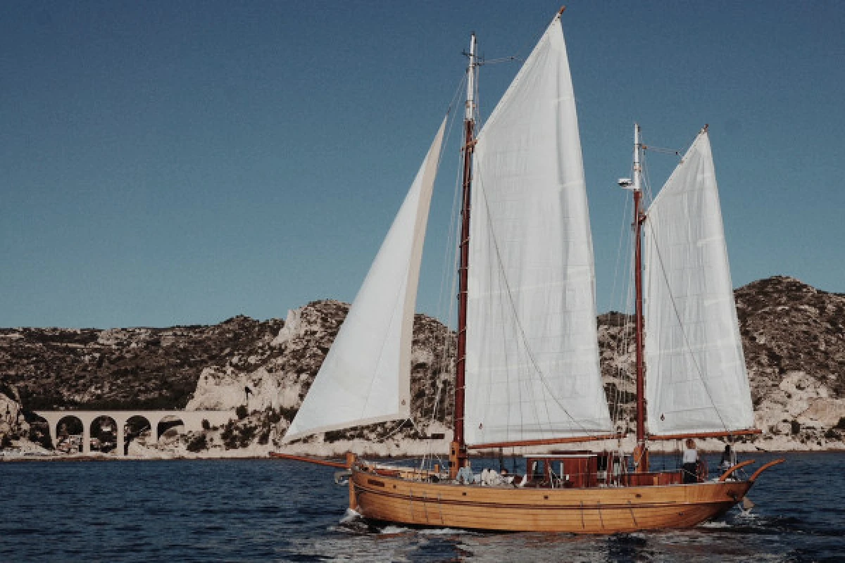 Journée en voilier au cœur des Calanques - Vieux Port Mairie - Expérience Côte d'Azur