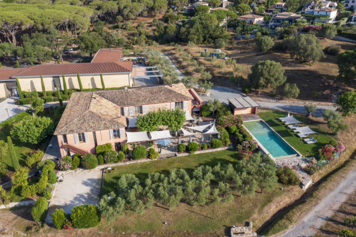 1/2 journée visite audio et pétanque au domaine du Clos des Roses - Expérience Côte d'Azur