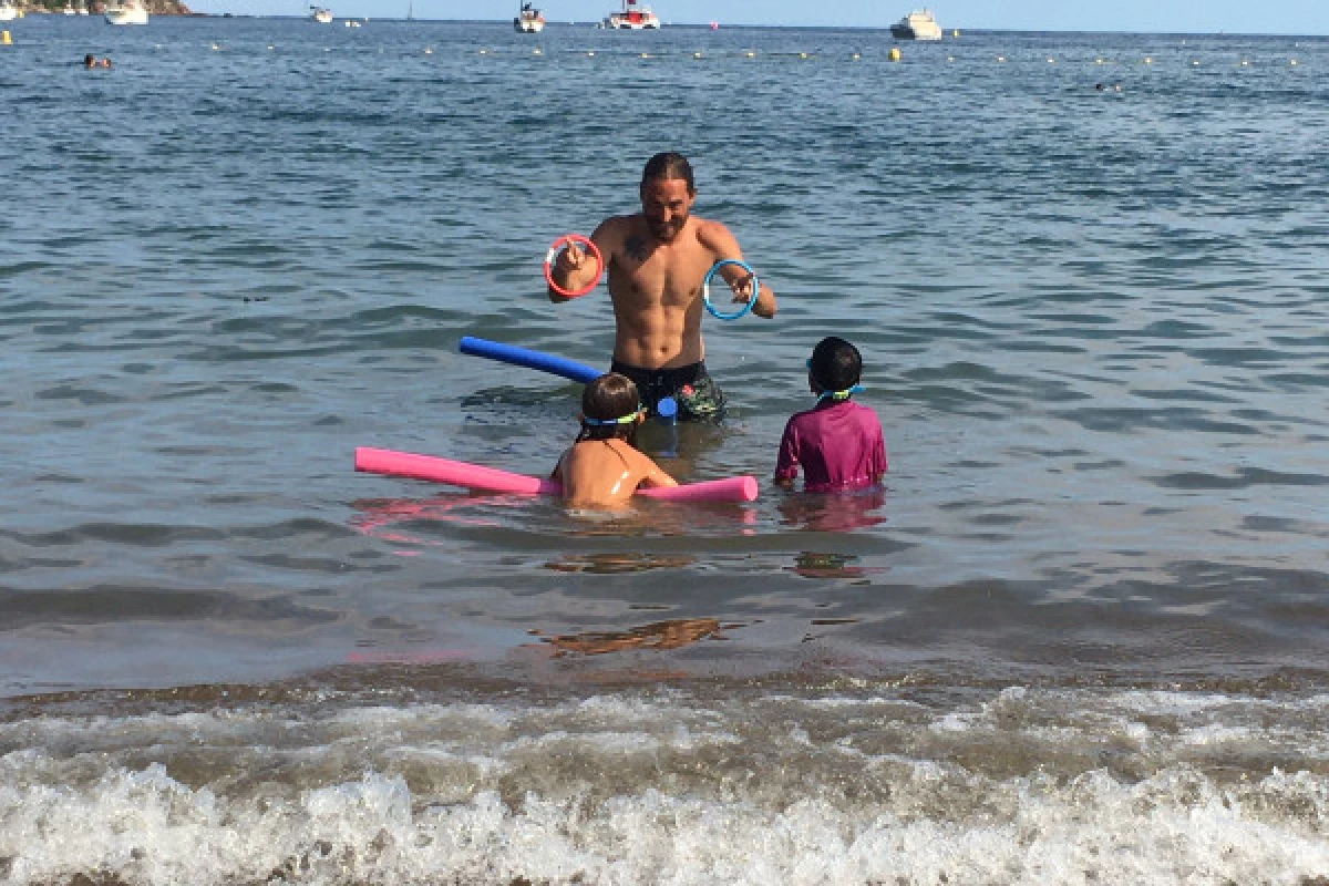 Leçon de natation - Club Mickey Les Loustics - Expérience Côte d'Azur