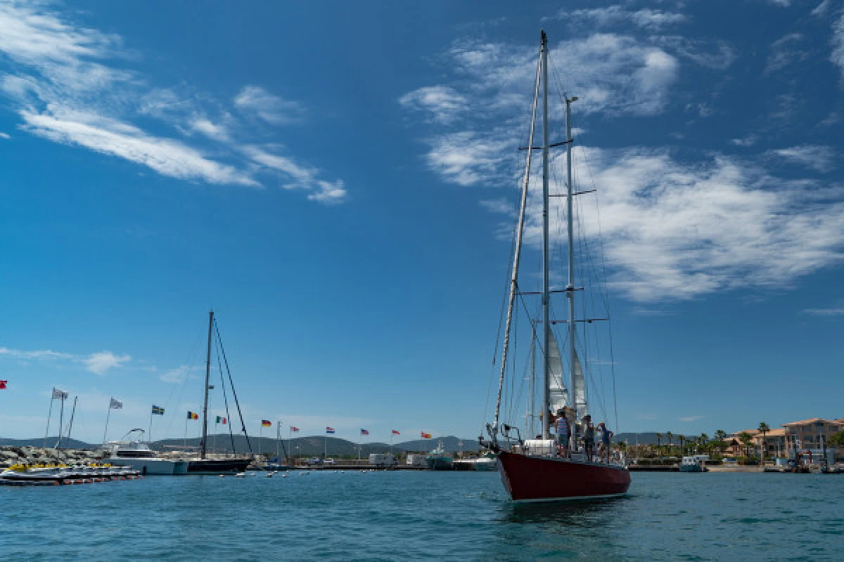 Sortie Voilier vers les voiles de Saint Tropez - Expérience Côte d'Azur