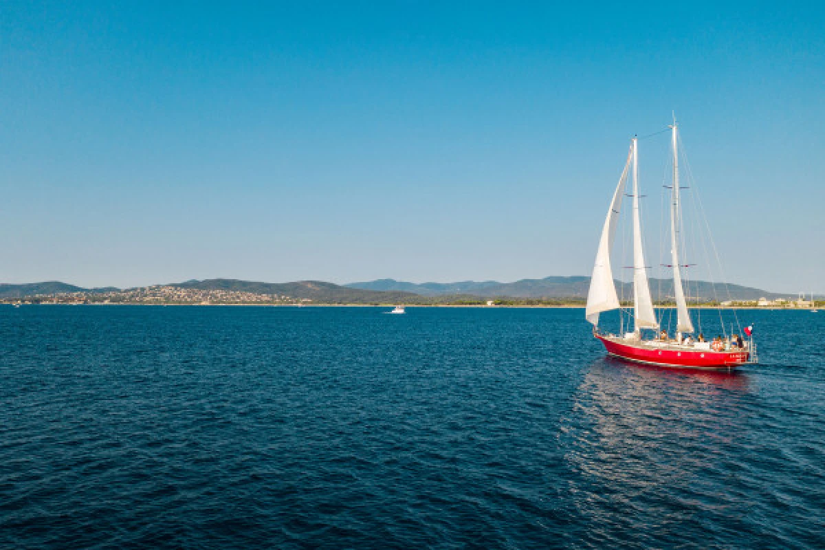 Sortie Voilier vers les voiles de Saint Tropez - Expérience Côte d'Azur