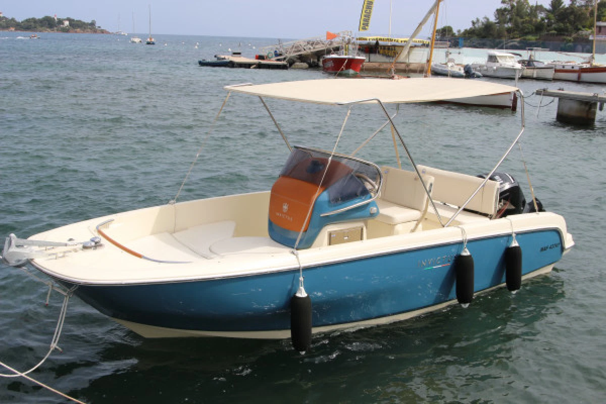 Location bateau - Invictus 200FX (150CV) - Agay - Expérience Côte d'Azur