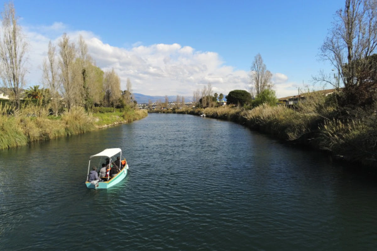 Location bateau sans permis sur la rivière de la Siagne - Expérience Côte d'Azur