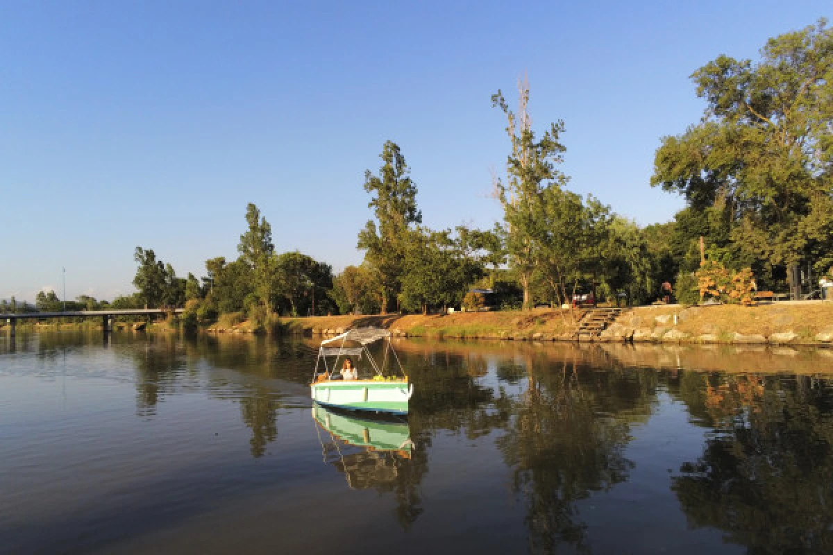 Location bateau sans permis sur la rivière de la Siagne - Expérience Côte d'Azur