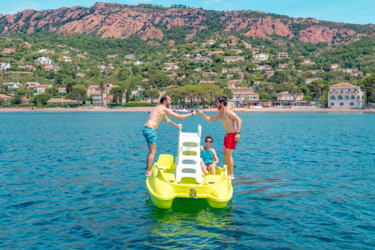 Location Pédalo sur Agay - vers le lagon de la Baumette - Expérience Côte d'Azur