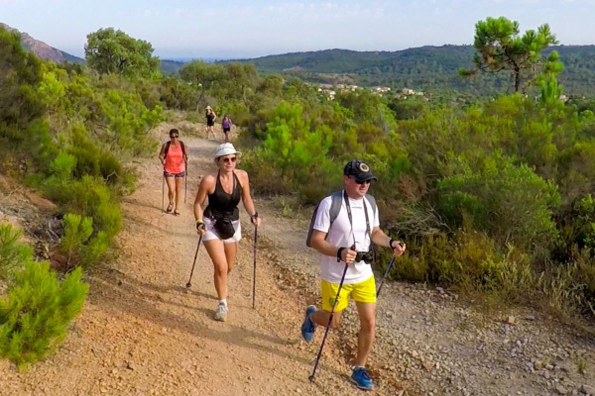 Marche nordique au cœur du massif de l'Estérel - PROMO - Expérience Côte d'Azur