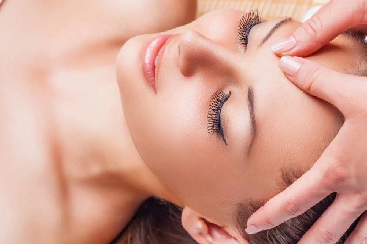 Massage japonais liftant et relaxant du visage - Expérience Côte d'Azur