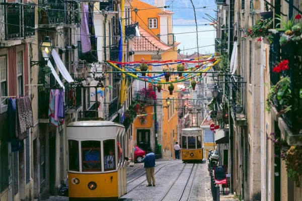 Old Lisbon Tuk Tuk Tour - Expérience Côte d'Azur