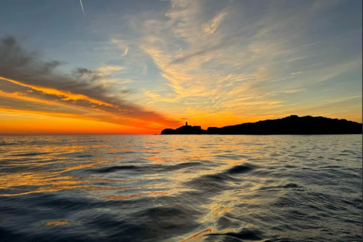 Sortie Privée - Apéro en Voilier-Sunset au Cap d’Antibes - Expérience Côte d'Azur