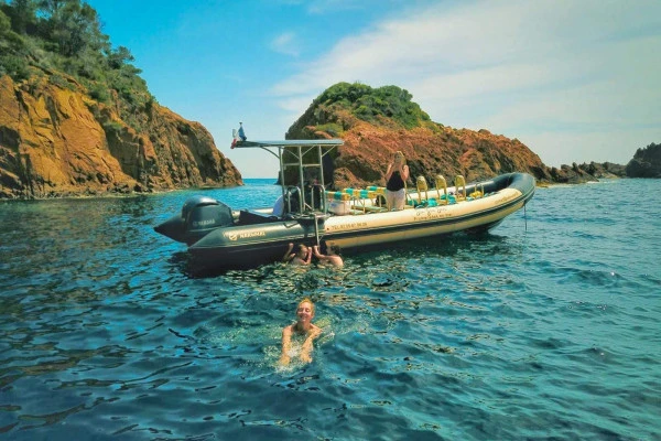 Privatisation bateau calanques Estérel  3h00 - Expérience Côte d'Azur