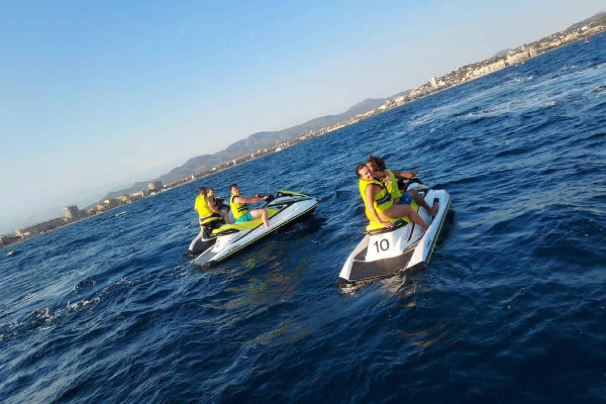 Randonnée 1h30 Jet ski au départ de Saint-Aygulf - Expérience Côte d'Azur