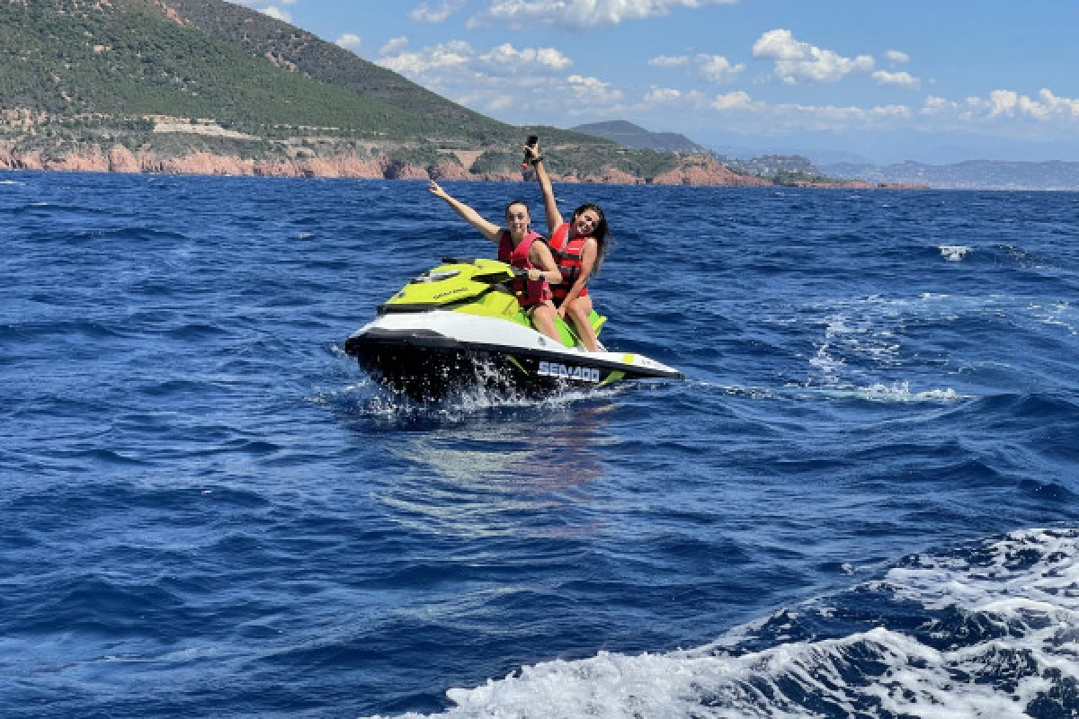 Randonnée en Jet Ski accompagnée Sublime Estérel 1h - Agay- PROMO - Expérience Côte d'Azur