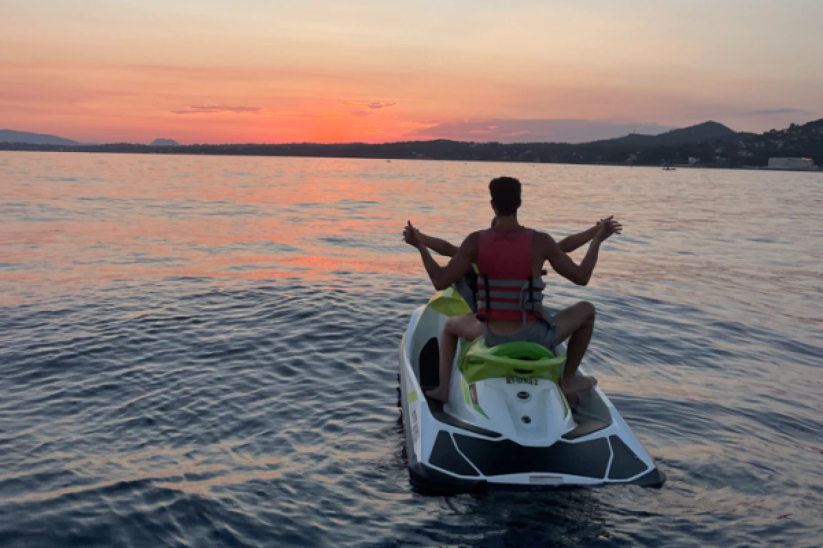 Randonnée en Jet Ski - Coucher de Soleil - Agay - Expérience Côte d'Azur