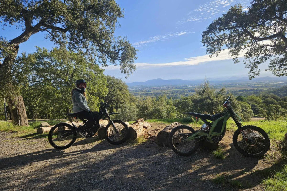 Randonnée en Moto électrique à Roquebrune/Argens - PROMO - Expérience Côte d'Azur