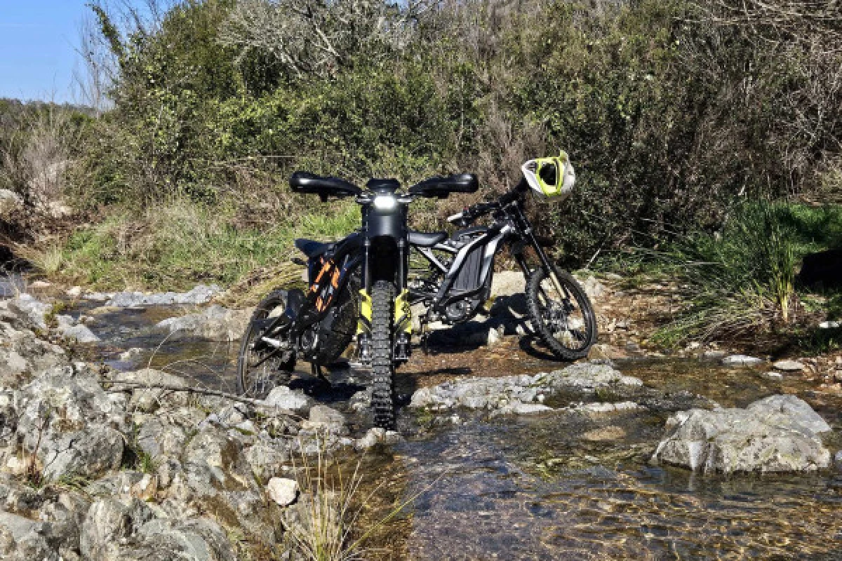 Randonnée en Moto électrique à Roquebrune/Argens - PROMO - Expérience Côte d'Azur