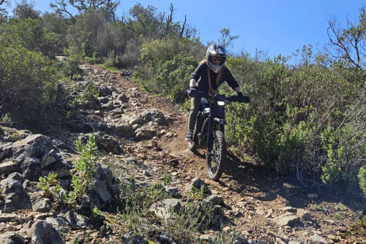 Randonnée en Moto électrique à Roquebrune/Argens - PROMO - Expérience Côte d'Azur