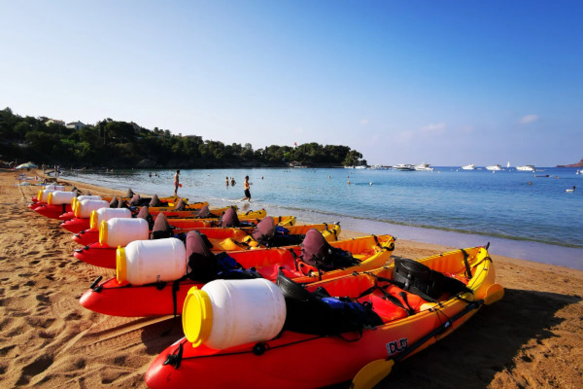 Randonnée guidée Agay en kayak ou paddle massif de l'Esterel - Expérience Côte d'Azur