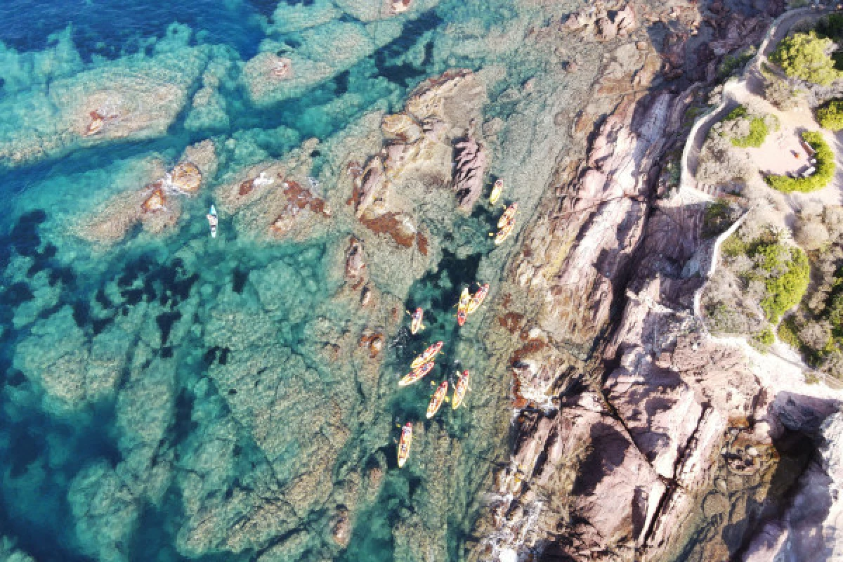 Randonnée guidée Agay en kayak ou paddle massif de l'Esterel - Expérience Côte d'Azur